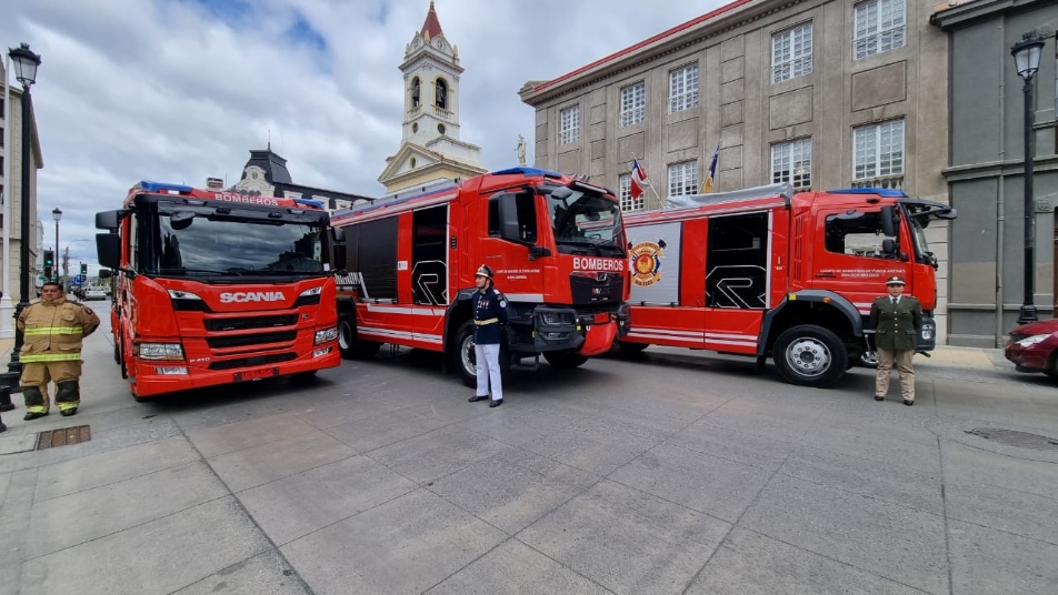 Cuerpo de Bomberos de Punta Arenas recibe tres nuevas unidades de material mayor